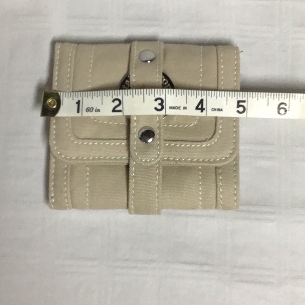 Aeropostale tan wallet - Picture 8 of 8
